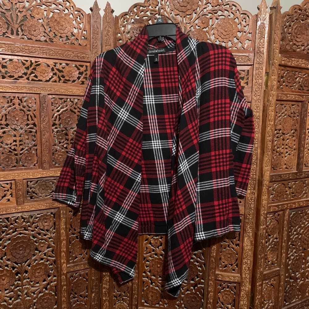 Plaid, flannel, feminine, no buttons, Open front